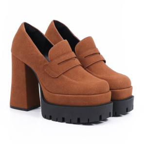 Mocassim Feminino Camurça Caramelo de Salto Alto e Meia Pata
