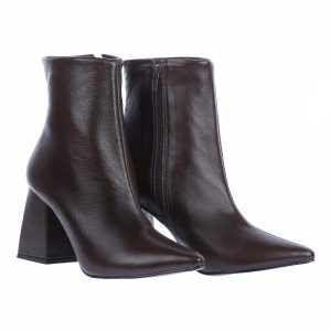 Bota Feminina Marrom de Couro de Bico Fino com Salto Grosso