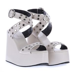 Sandália Feminina Anabela Off White com Detalhes de Tachas de Metal